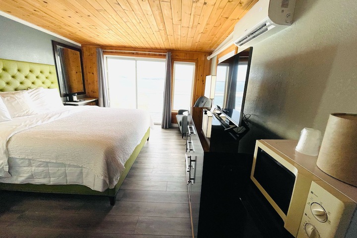 Tides Inn & Suites