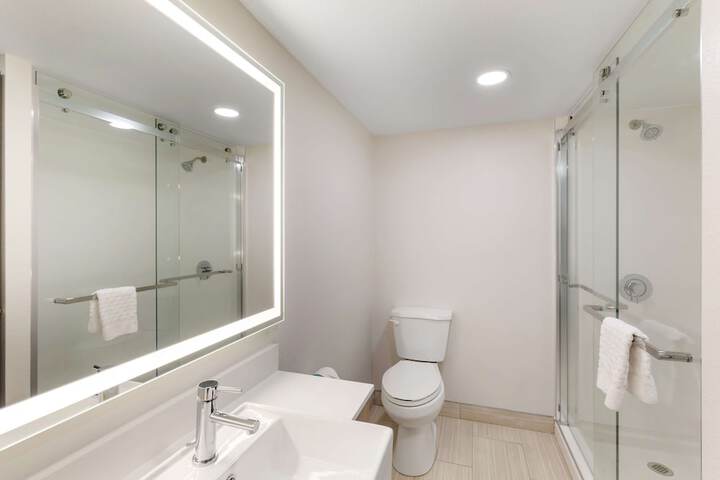 Room 10 of 24