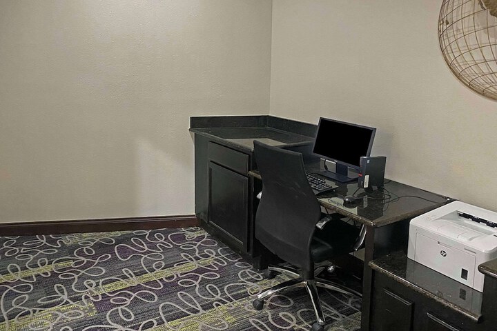 Business Center 71 of 72
