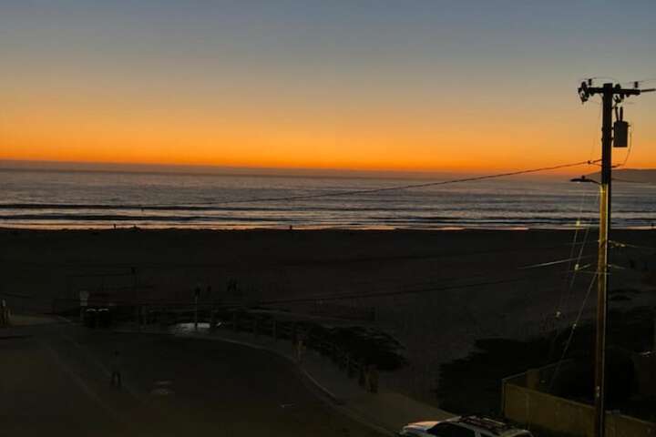 Beach House Inn & Suites