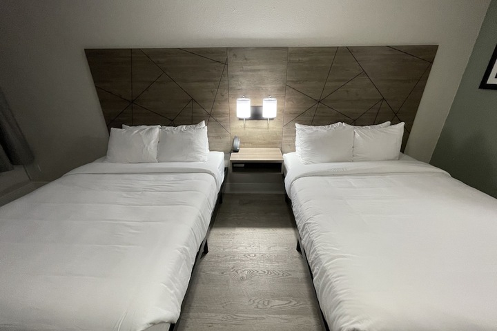 Room 48 of 77
