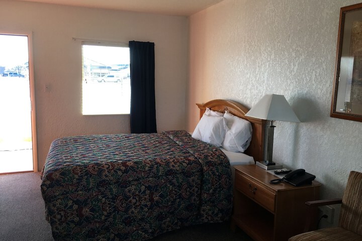 Room 34 of 40