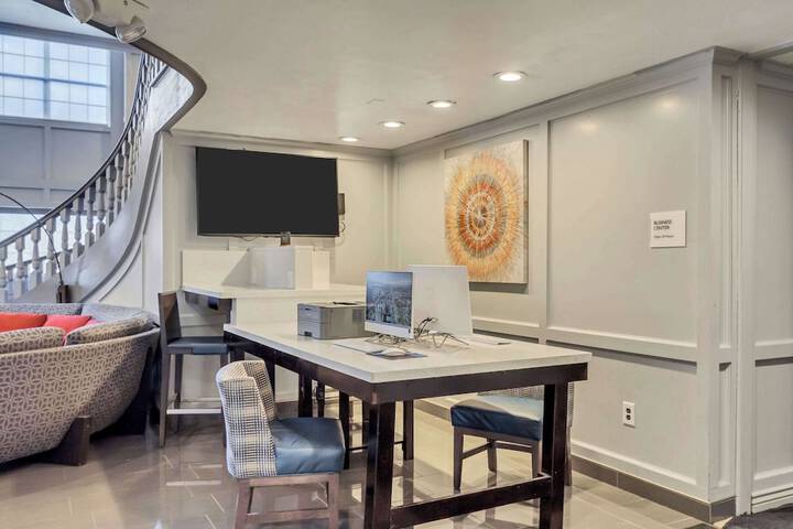 Business Center 108 of 112