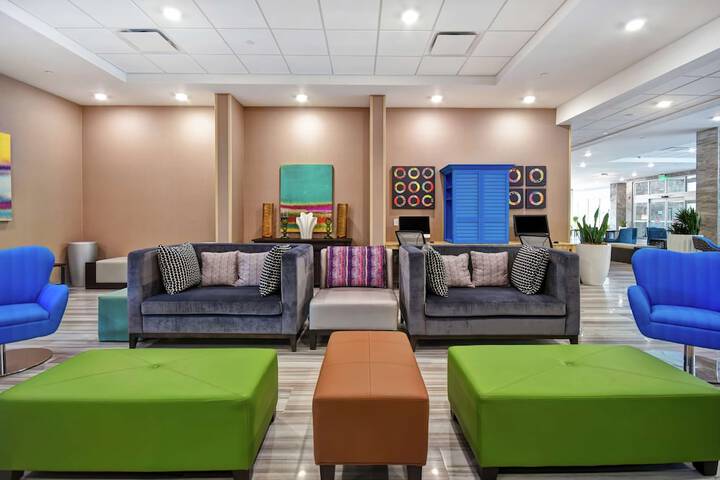Business Center 37 of 39
