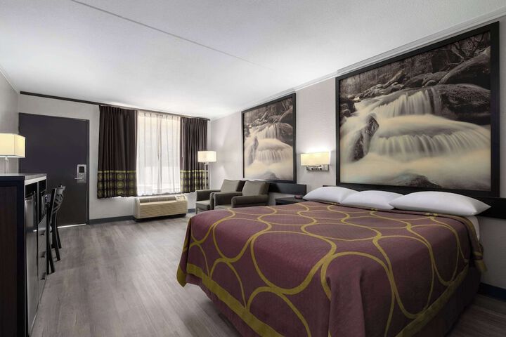 Super 8 by Wyndham Longview / North