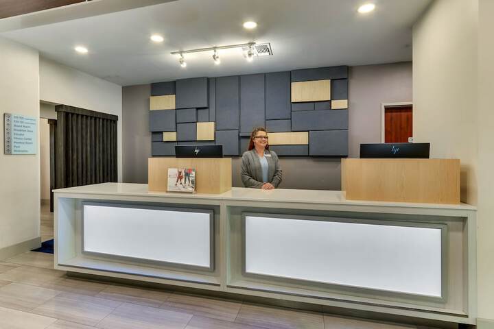 Holiday Inn Express & Suites Waxahachie by IHG