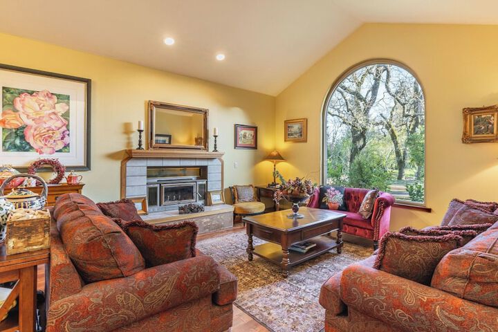 Valley of the Moon by Avantstay Tranquil Escape Large Yard w / Hot Tub & Fire Pit