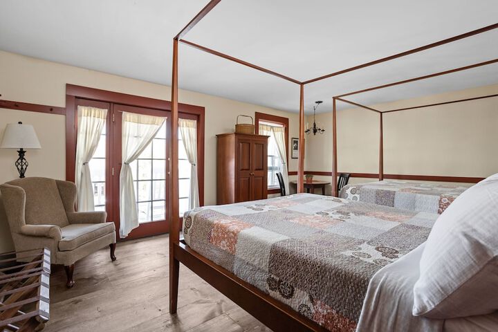 Artists Colony Inn