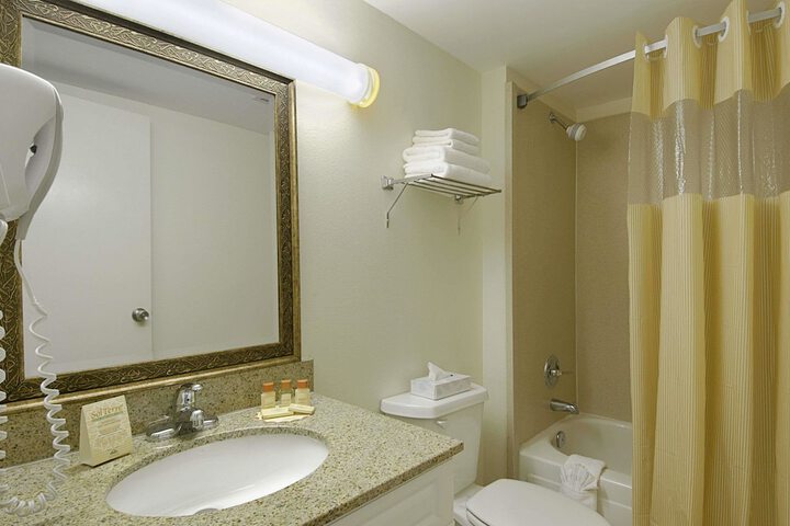 Room 10 of 17