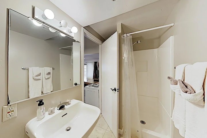 New Listing! 2-suite Mexican Casita W / Pool & Gym 2 Bedroom Apts
