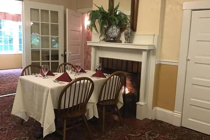 Red Rocker Inn