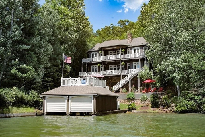 new Lakefront With Canoe Game Room & Boat House!! 5 Bedroom Home