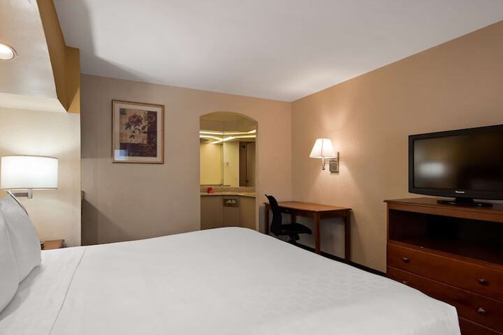 Room 14 of 25