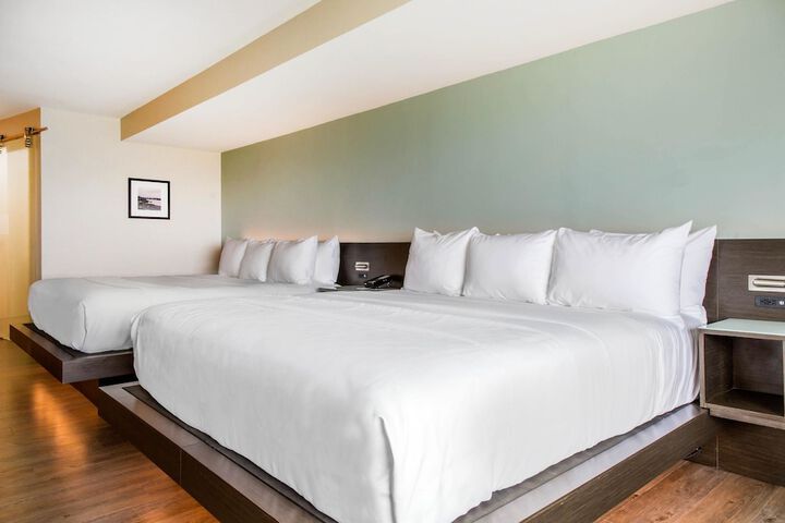 Wyndham Newport Hotel
