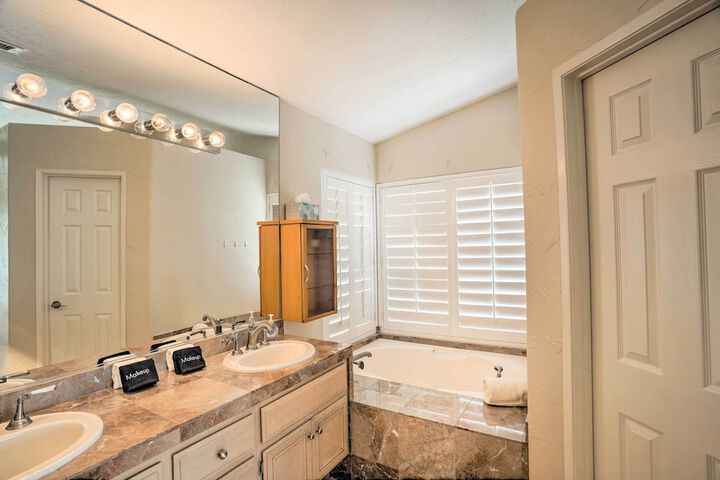 Indian Wells Oasis w / Pool: Walk to Tennis Garden!