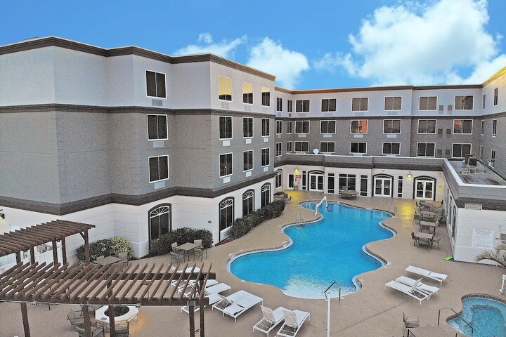 Pool 4 of 44