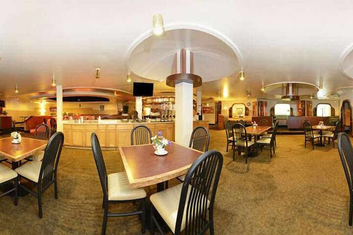 Howard Johnson by Wyndham Benton Harbor / St. Joseph