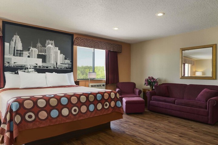 Super 8 by Wyndham Taylor / Detroit Area