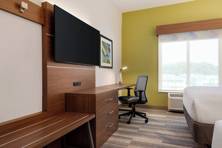 Room 32 of 53
