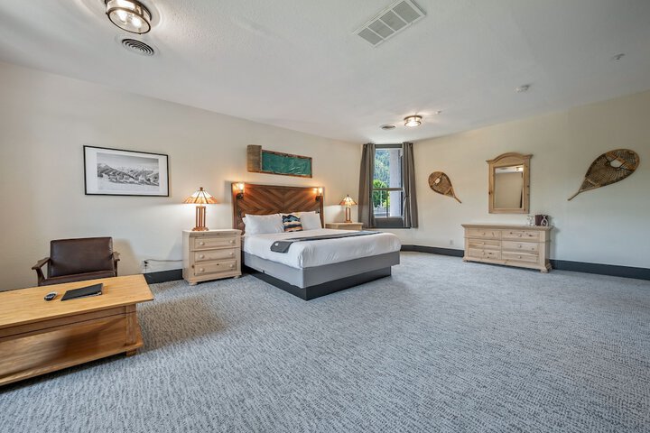 Room 18 of 115