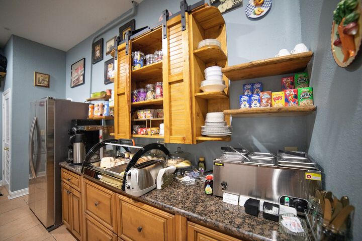 Breakfast/Coffee Service 266 of 271