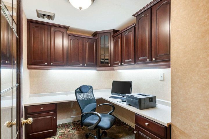 Business Center 44 of 45