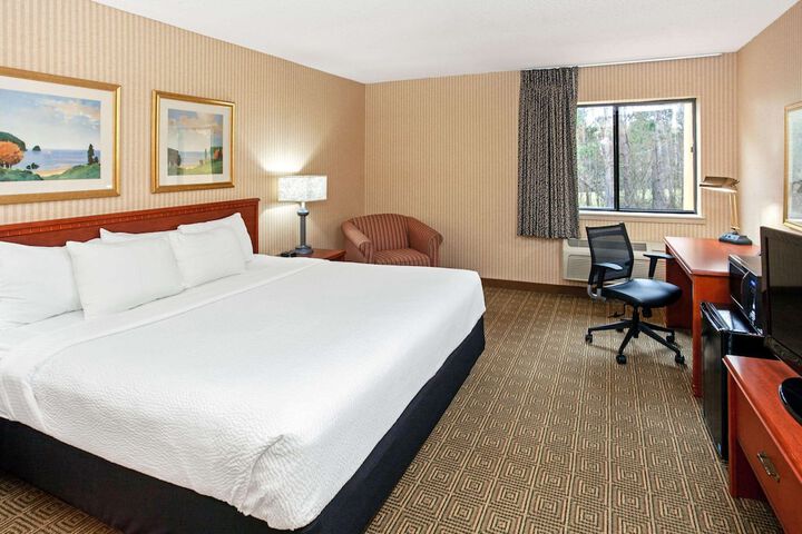 Room 8 of 28