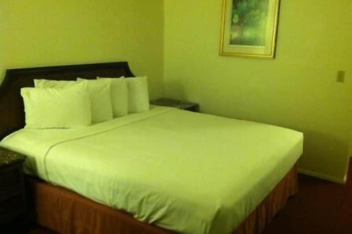 Room 16 of 33