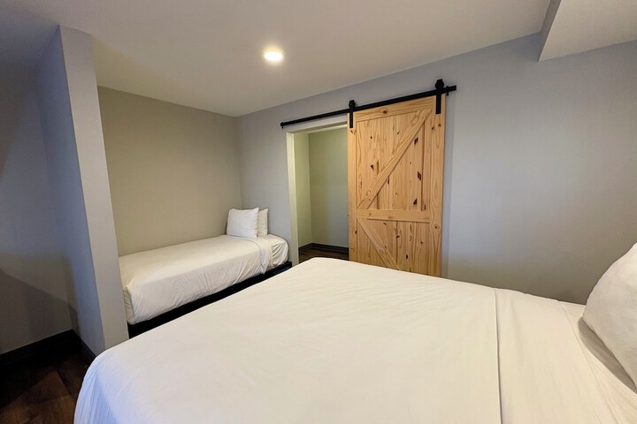 Americas Best Value Inn Wall
