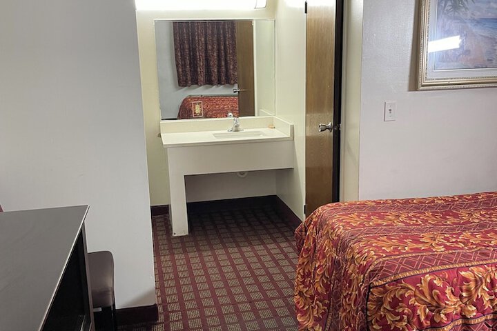 Room 11 of 13