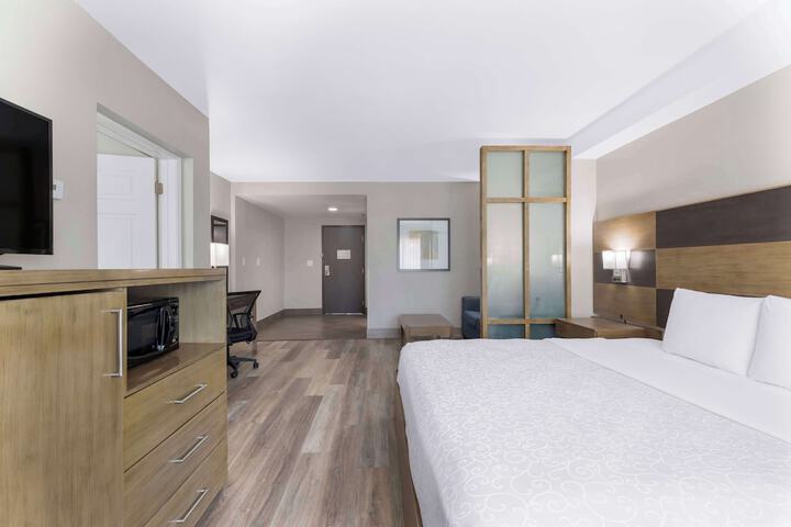 Room 11 of 36