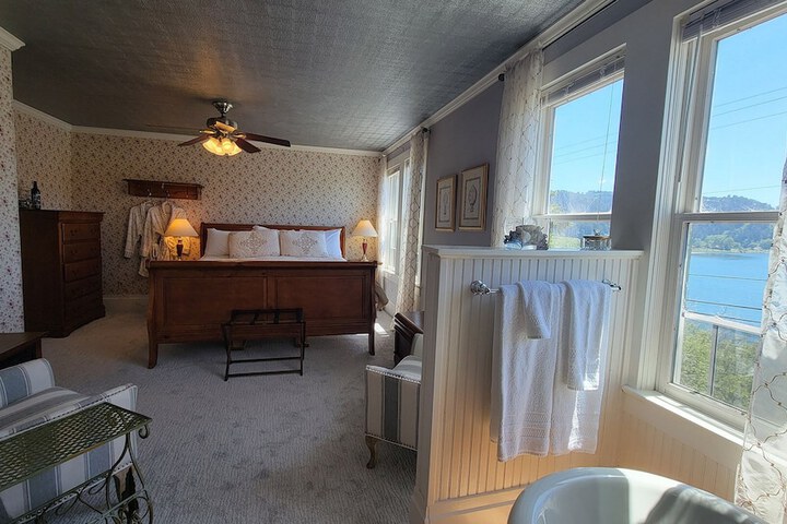Room 53 of 113