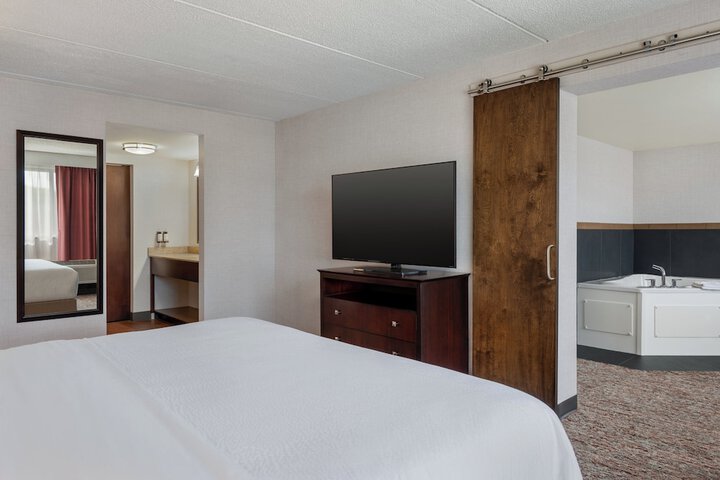 Garner Hotel Wadsworth by IHG