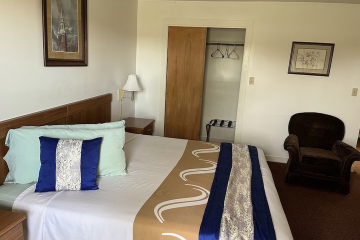 Room 14 of 30