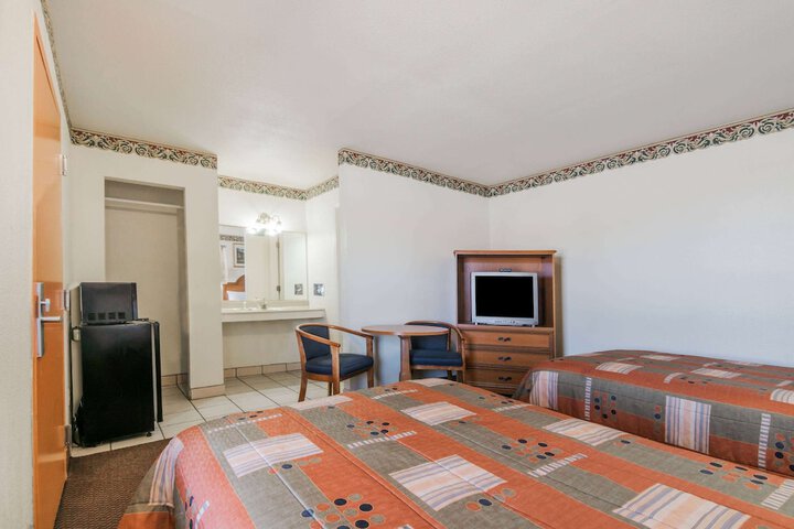 Room 10 of 14