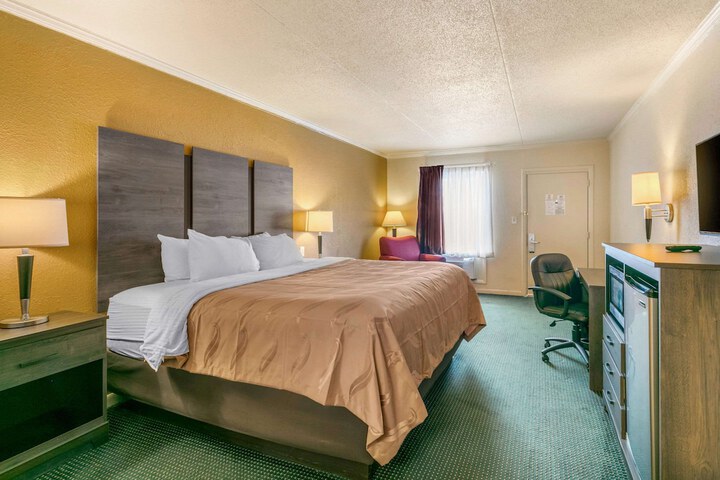 Room 11 of 25