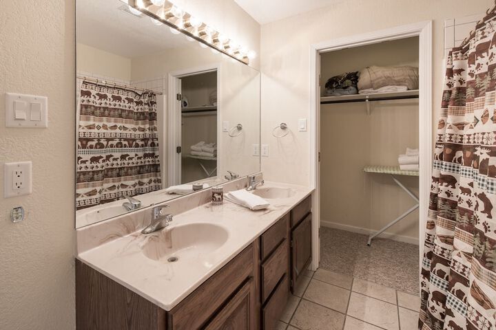 Room 10 of 26