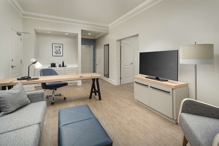 Room 14 of 37