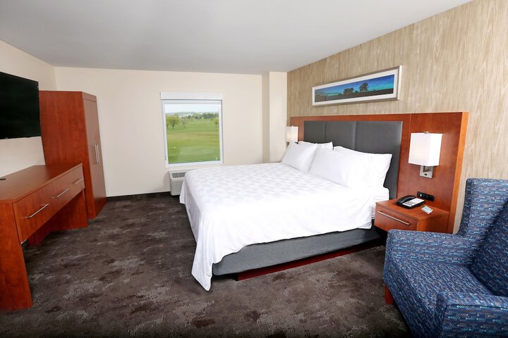 Holiday Inn & Suites Sioux Falls - Airport by IHG
