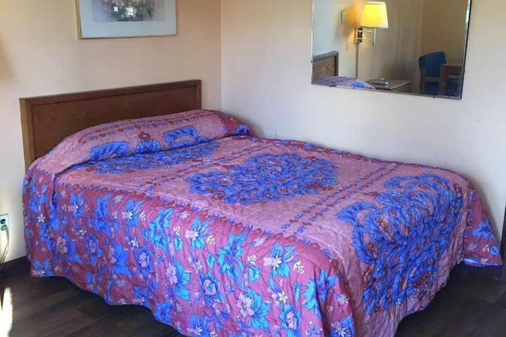Room 9 of 16