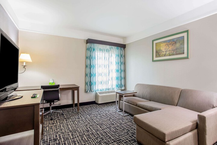 La Quinta Inn & Suites by Wyndham Fultondale Birmingham N