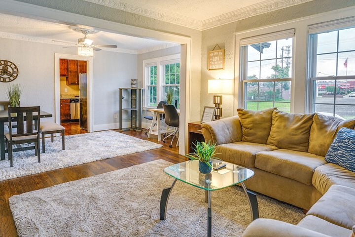 Pet-friendly Home w / Yard Near Downtown Royal Oak