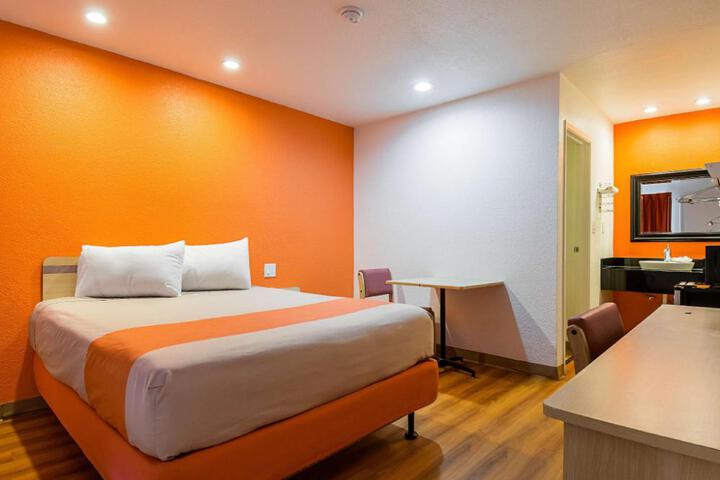 Motel 6 Lost Hills CA