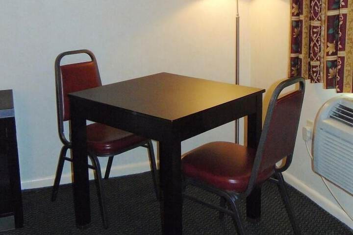 Room 8 of 20