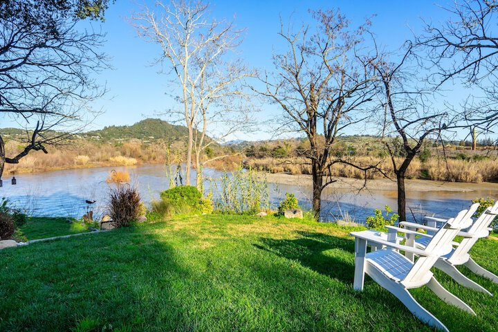 The River Belle Inn
