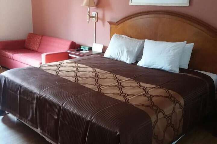 Room 8 of 28