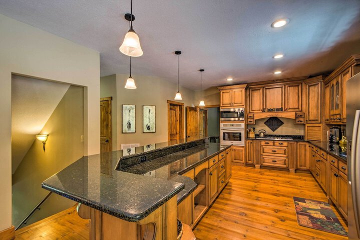 Tryon House w / Hot Tub - Near Equestrian Centers!