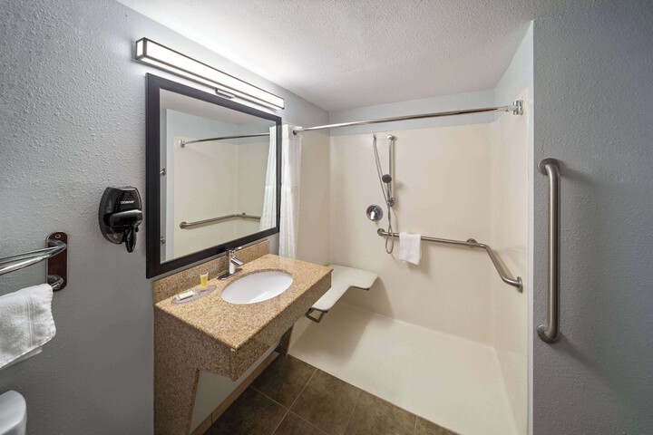 Room 28 of 59