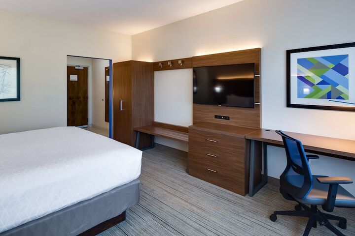 Holiday Inn Express & Suites Latta by IHG