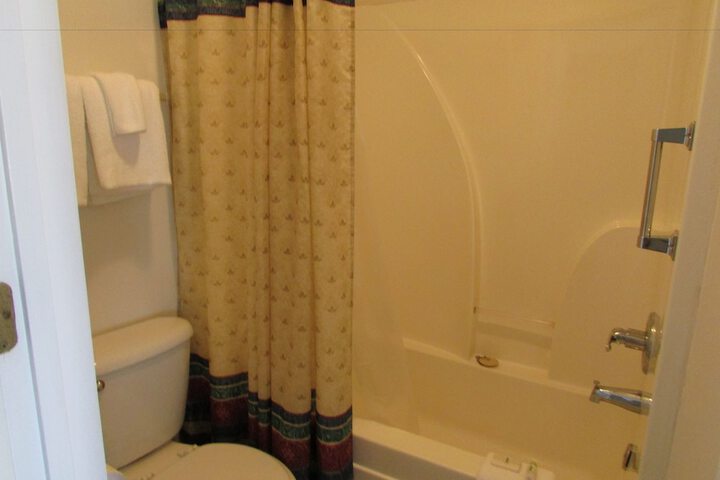 Douglas Inn & Suites